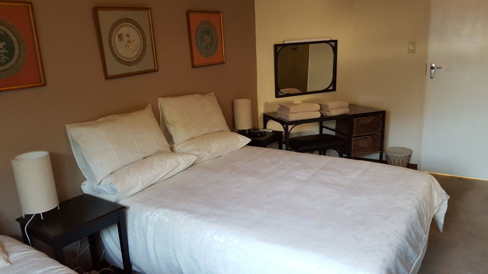 Rest-A-While Guest House - พริทอเรีย ภายนอก รูปภาพ