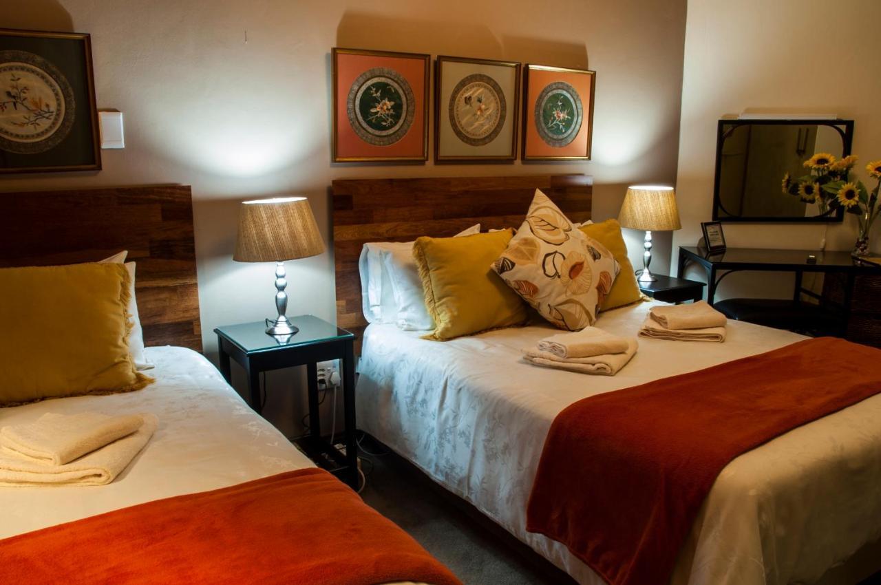 Rest-A-While Guest House - พริทอเรีย ภายนอก รูปภาพ