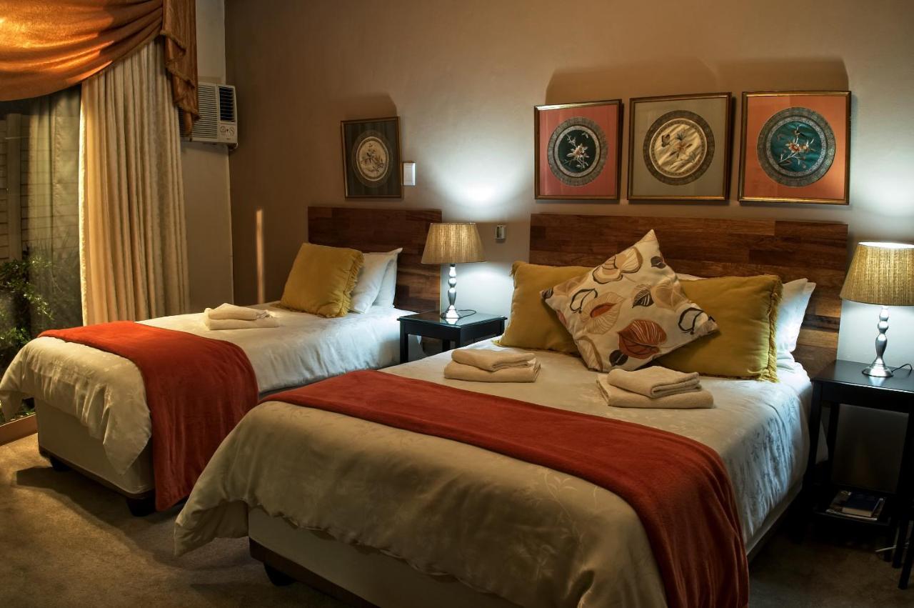 Rest-A-While Guest House - พริทอเรีย ภายนอก รูปภาพ