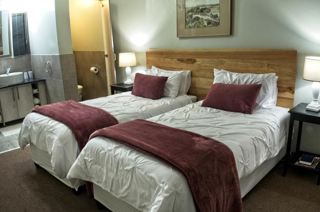 Rest-A-While Guest House - พริทอเรีย ภายนอก รูปภาพ