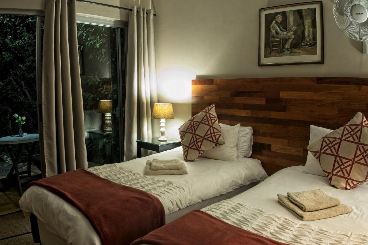Rest-A-While Guest House - พริทอเรีย ภายนอก รูปภาพ