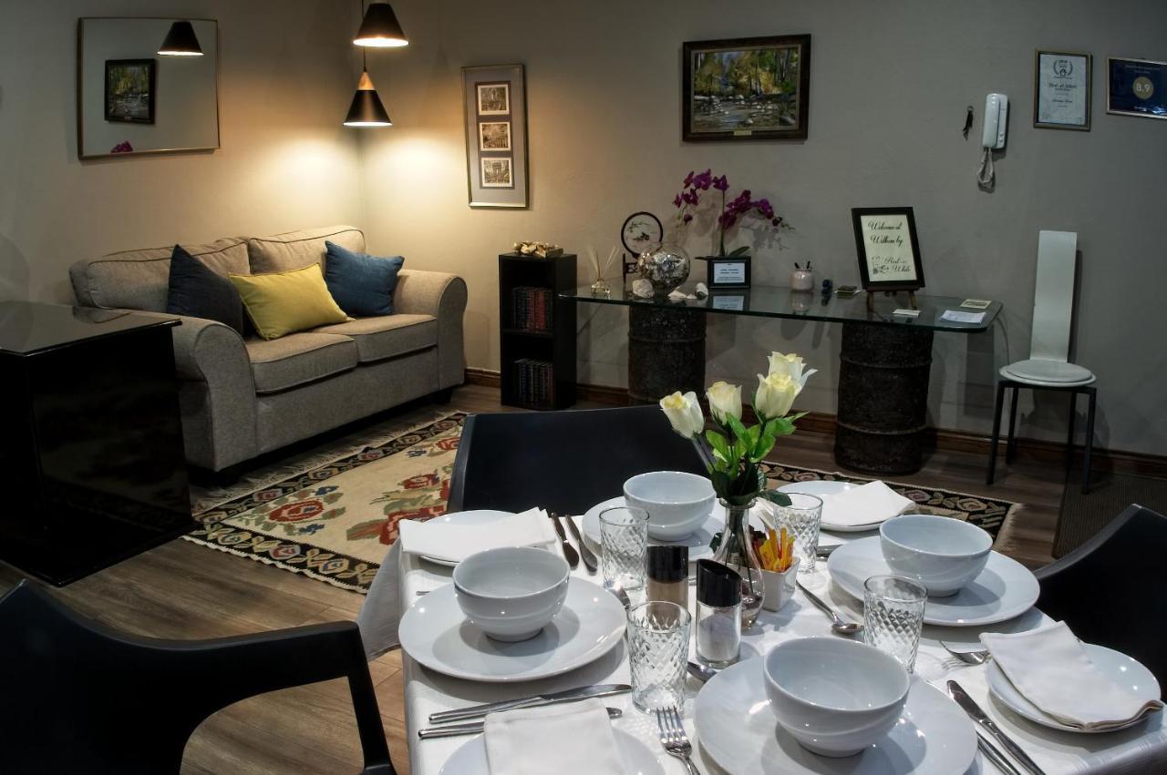 Rest-A-While Guest House - พริทอเรีย ภายนอก รูปภาพ