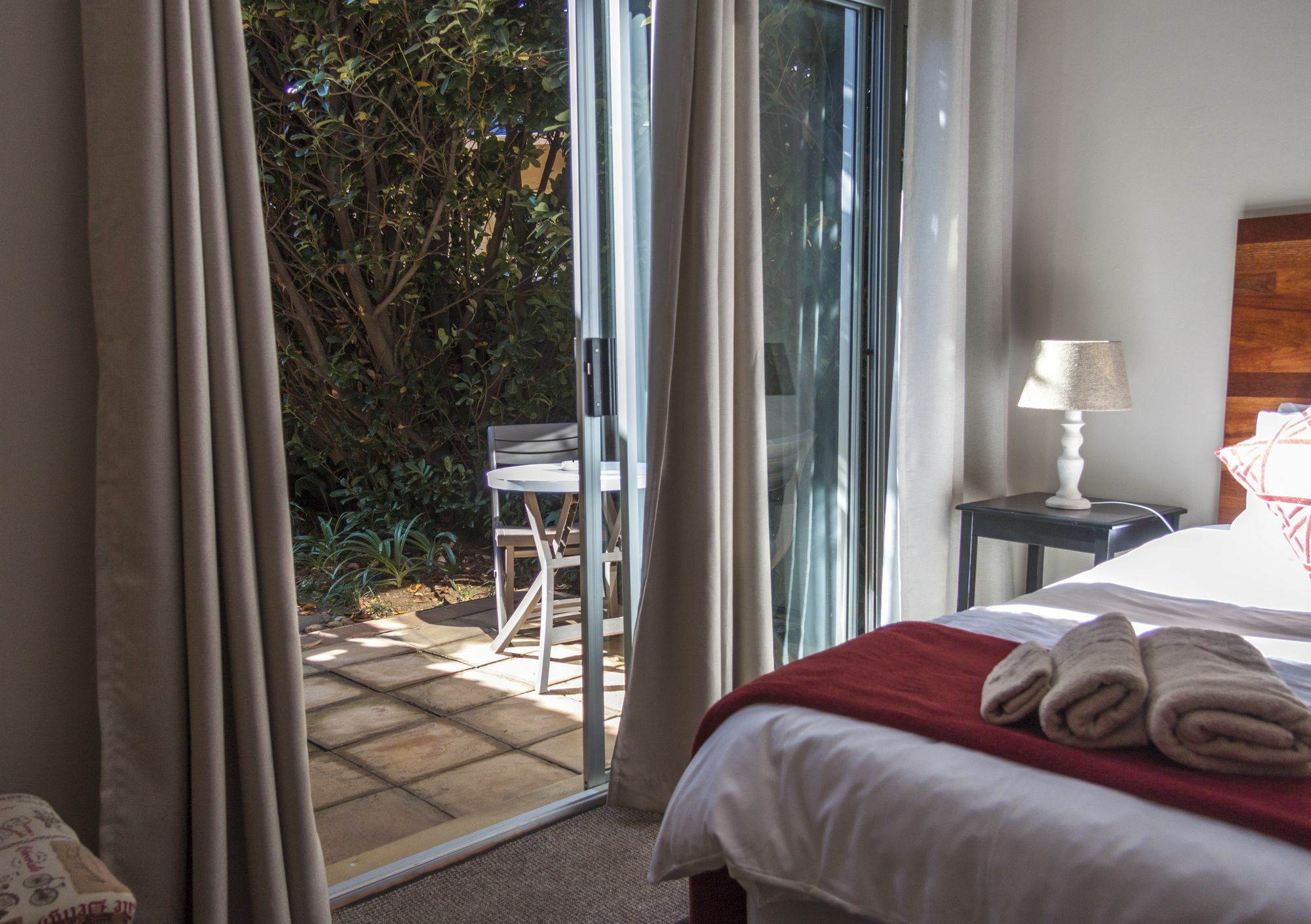 Rest-A-While Guest House - พริทอเรีย ภายนอก รูปภาพ