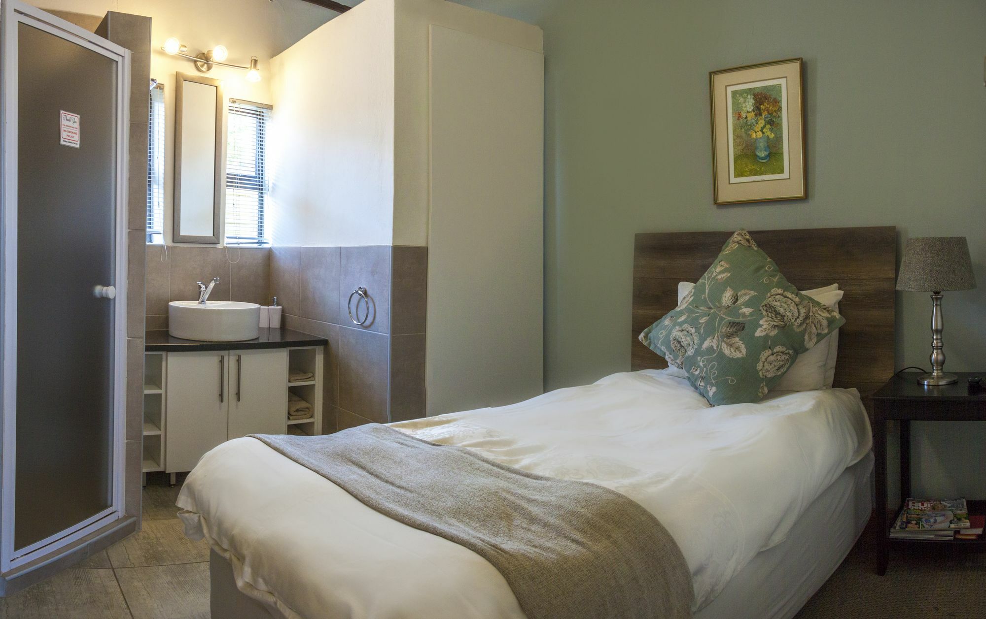 Rest-A-While Guest House - พริทอเรีย ภายนอก รูปภาพ