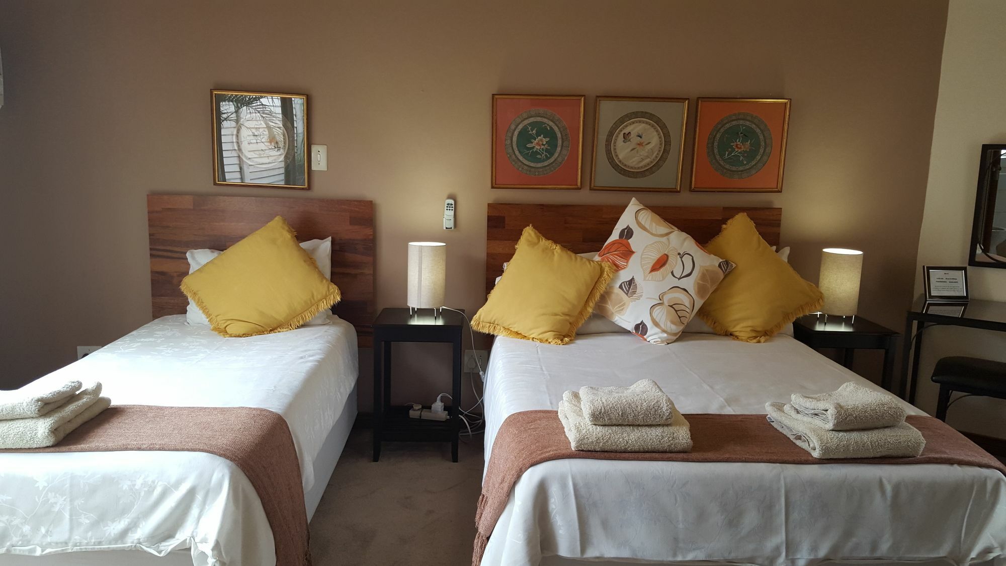 Rest-A-While Guest House - พริทอเรีย ภายนอก รูปภาพ