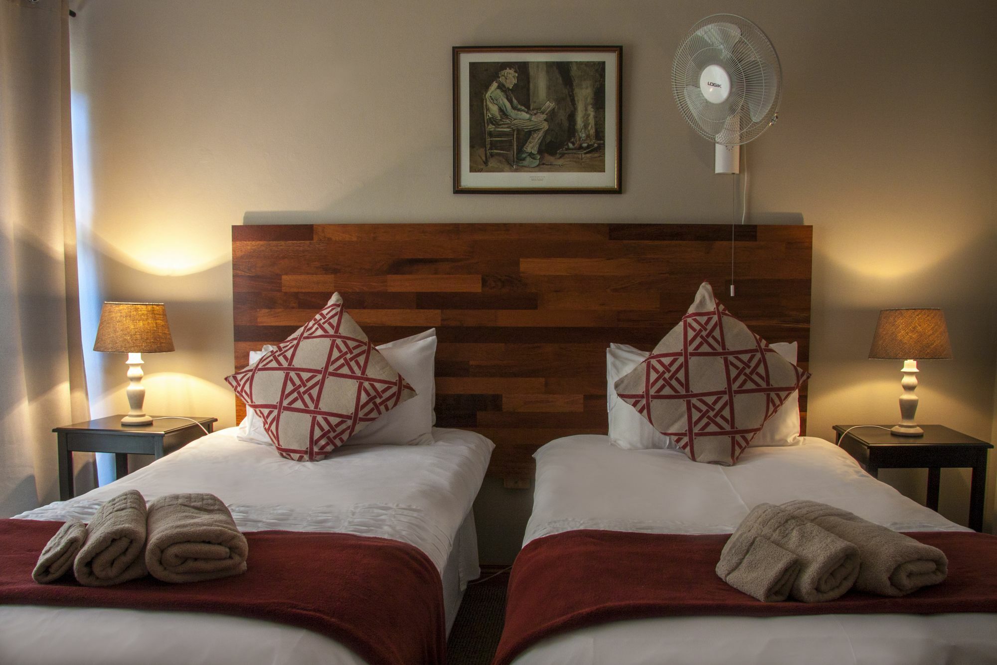 Rest-A-While Guest House - พริทอเรีย ภายนอก รูปภาพ